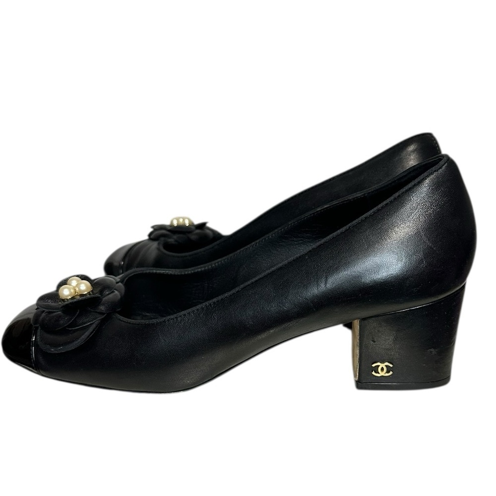 Chanel Camellia Pearl Block Heel Pumps 39 - Picture 3 of 12